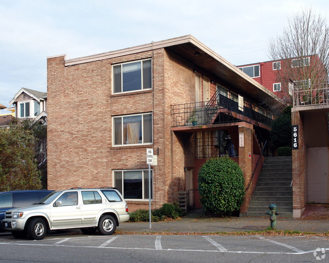 Primary Photo - 5620 University Way NE