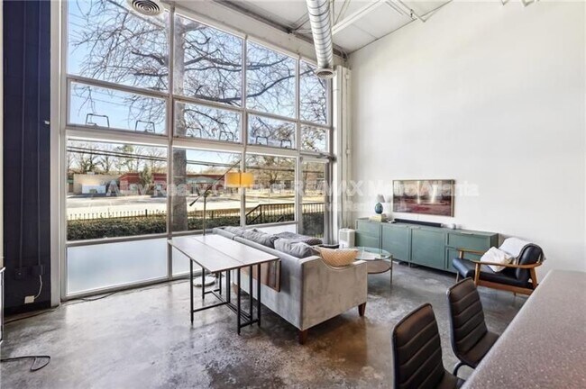 Foto del edificio - 5200 Peachtree Rd