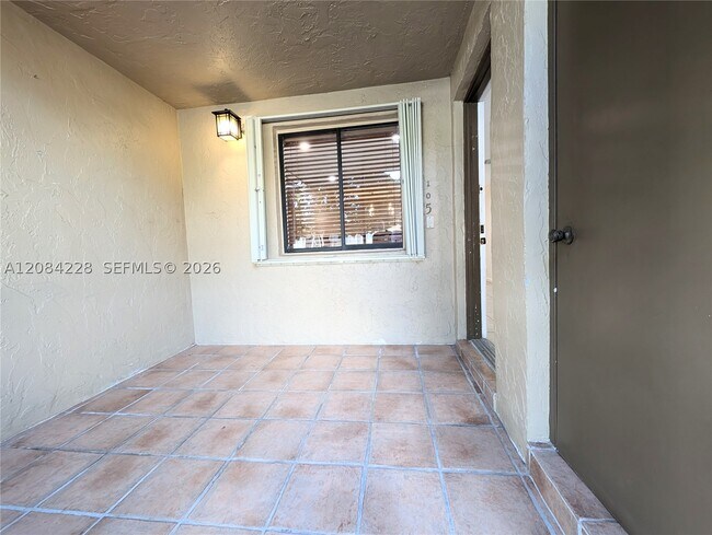 Foto del edificio - 310 Lakeview Dr