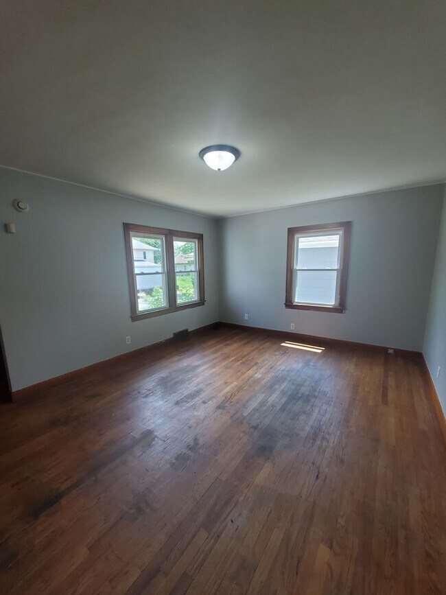 Foto del edificio - 3 bedroom, 1 bath in Rock island