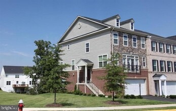 Building Photo - 1720 Moultrie Terrace NE