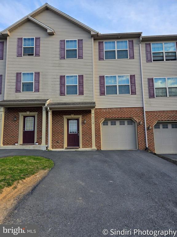 Foto principal - 6419 Creekbend Dr