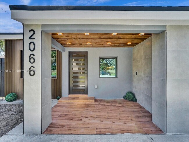 Foto del edificio - 2066 NE 174th St