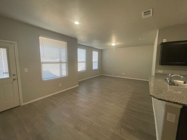 Building Photo - Beautiful Home in Desert Ridge