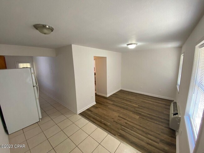 Foto del edificio - 8202 Eastwood Ave