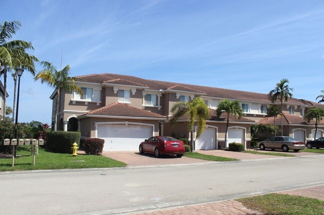 Building Photo - FIRST MONTH'S RENT FREE! 3 bed 2.5 bath and 2 car garage Villa in Timberwalk!