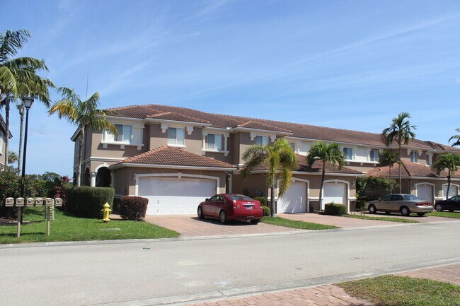 Foto del edificio - FIRST MONTH'S RENT FREE! 3 bed 2.5 bath and 2 car garage Villa in Timberwalk!