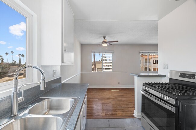 Foto del edificio - 1434 S Orange Dr