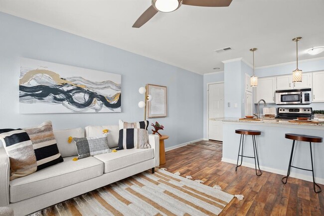 Building Photo - 8888 Tallwood Dr