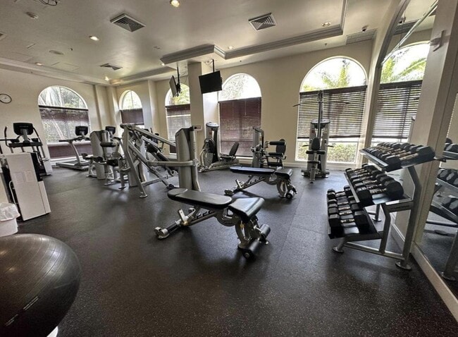 Foto del edificio - 616 Clearwater Park Rd