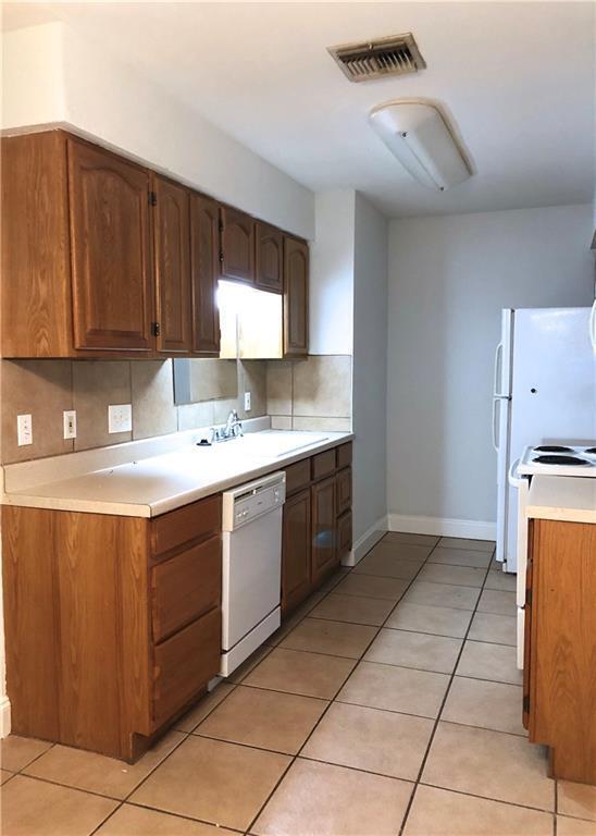 Building Photo - 7001 Oak Meadow Cir