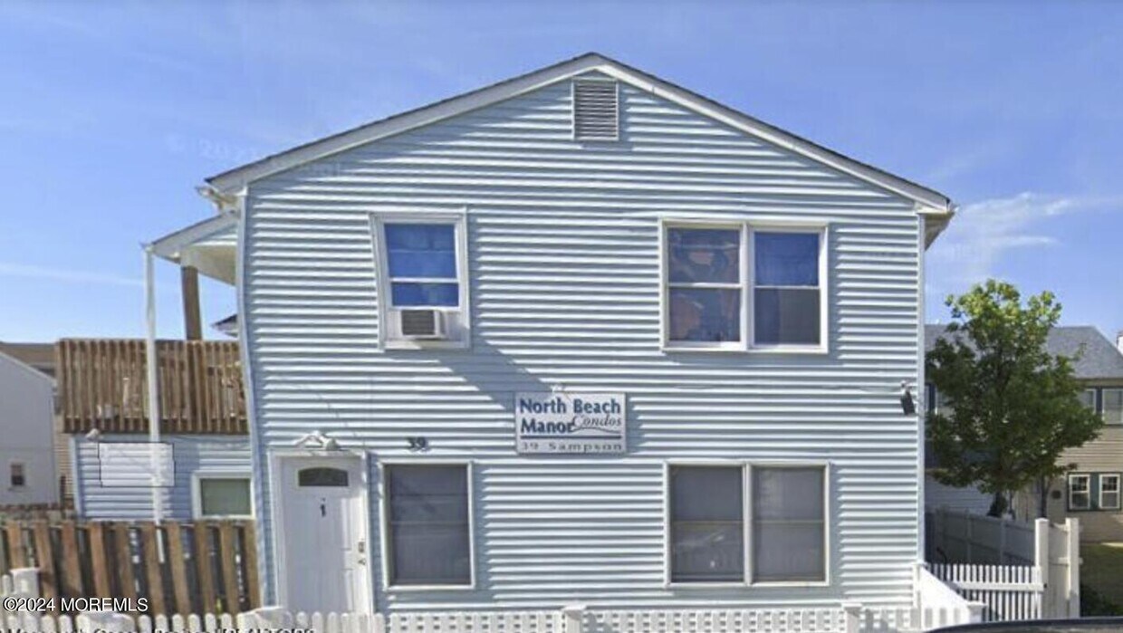 Primary Photo - 39 Sampson Ave