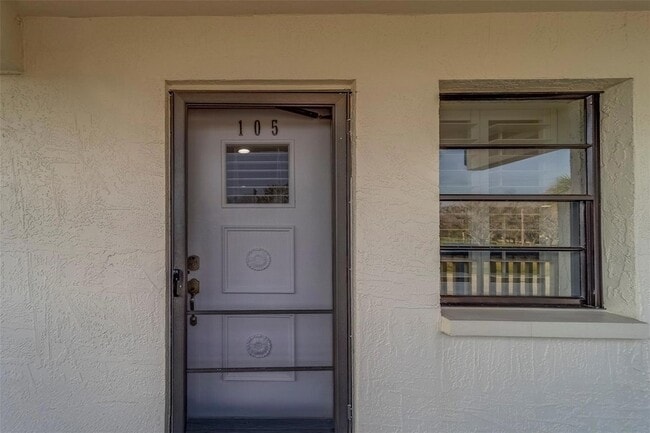 Building Photo - 11650 Capri Cir S