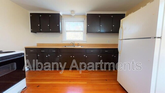 Foto del edificio - 63 Wellington Ave