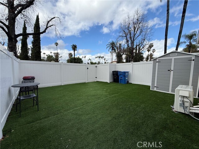 Foto del edificio - 6440 Jumilla Ave