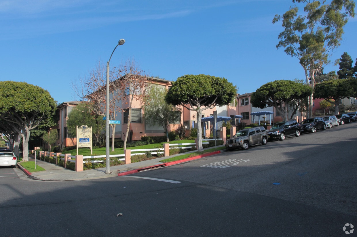 Primary Photo - Bay Street Garden Apartments