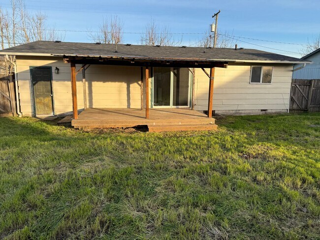 Foto del edificio - Updated 3 bedroom 1 bathroom house!