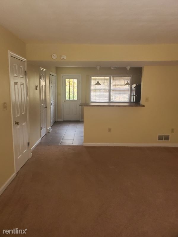 Building Photo - 2 br, 1.5 bath Townhome - 3334 Lynnwood Dr