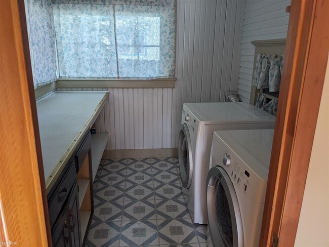 Building Photo - 3 br, 2 bath House - 326 West Mansfield Av...