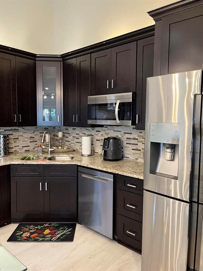 Foto del edificio - 5256 Eagle Lake Dr
