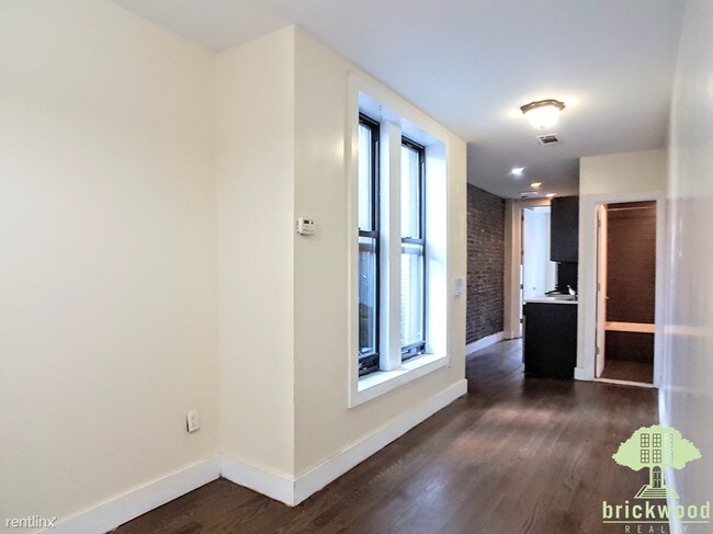 Building Photo - 890 Bergen St