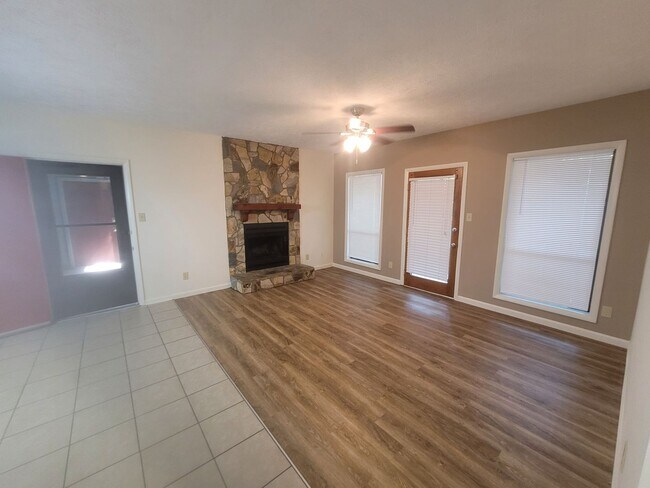 Foto del edificio - 2 bedroom Ground Floor!