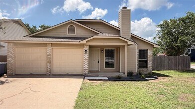 Building Photo - 812 Primrose Ln