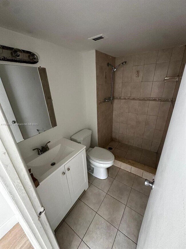 Foto del edificio - 496 NW 165th St