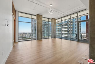 Building Photo - 1100 S Hope St
