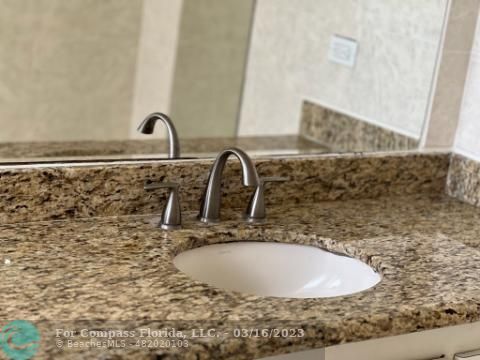Foto del edificio - 447 NE 195th St
