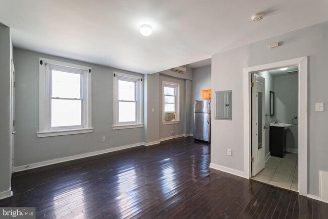 Building Photo - 1249 S 21st St