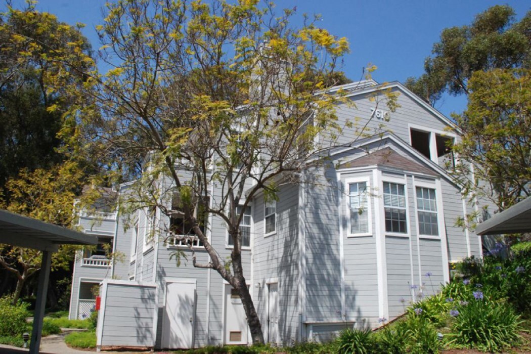 Foto principal - 7638 Hollister Ave