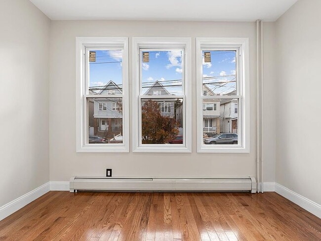 Building Photo - 3-Bedroom Gem with Modern Comfort in Bayonne – 1300 Sq. Ft. of Urban Living!"