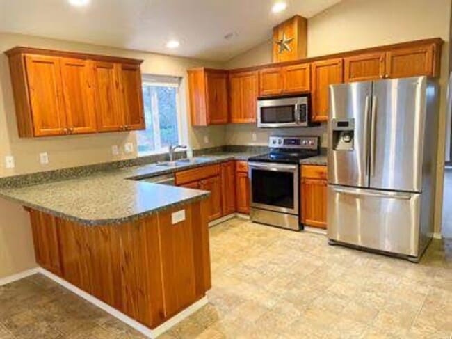 Building Photo - 6913 Owl Dr SE