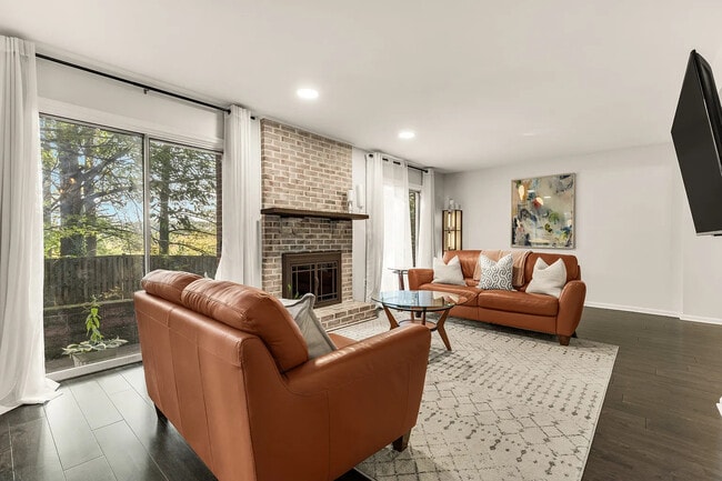 Building Photo - 10855 Lockwood Dr