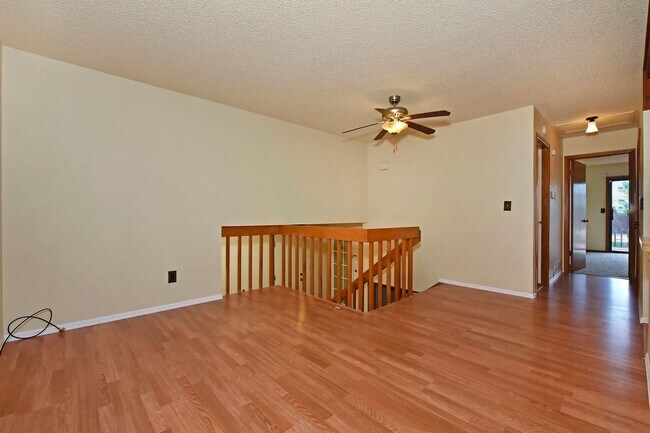 Building Photo - Huge yard with Pikes Peak Views!