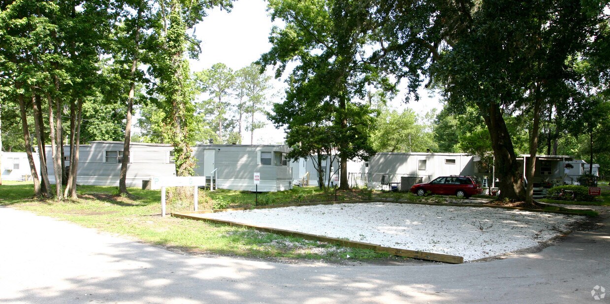 Pineland Garden Mobile Home Park Apartments in Jacksonville, FL