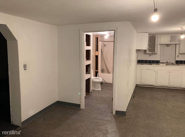 Building Photo - 2 br, 1 bath House - 115 S. C St.