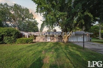 Building Photo - 3116 W Lincolnshire Blvd