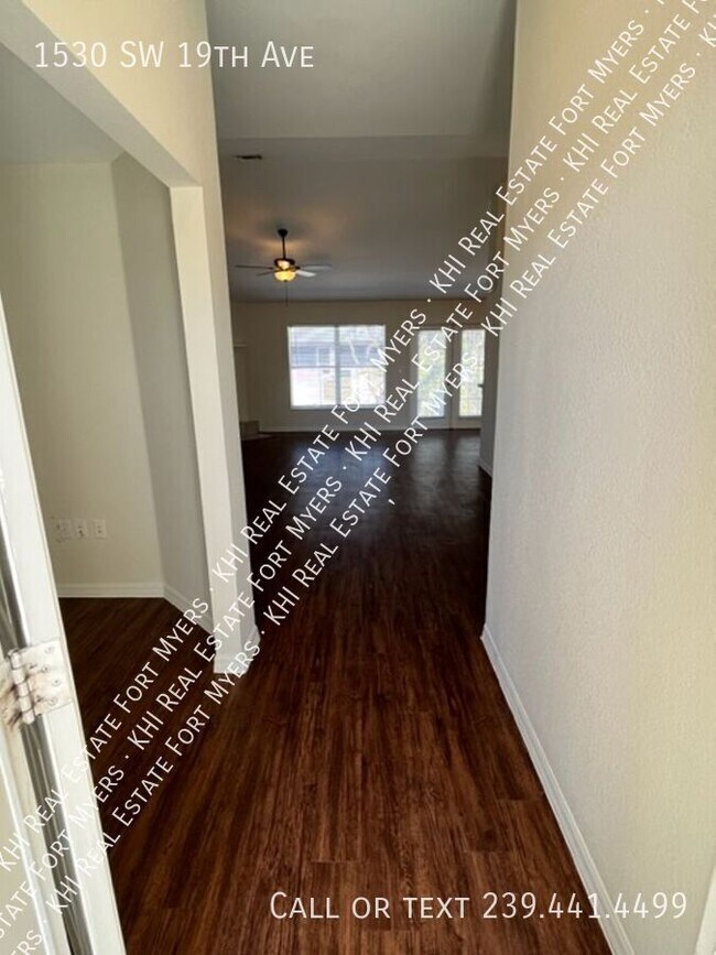 Building Photo - 1530 SW 19th Ave