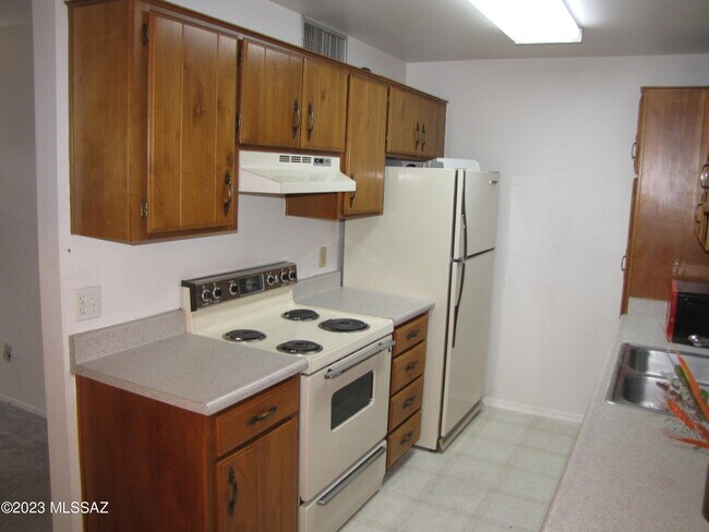 Foto del edificio - 6615 E Golf Links Rd