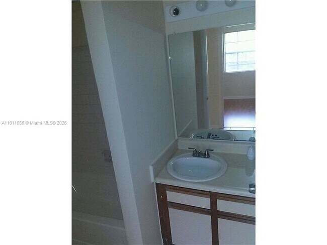 Building Photo - 1237 SW 46th Ave