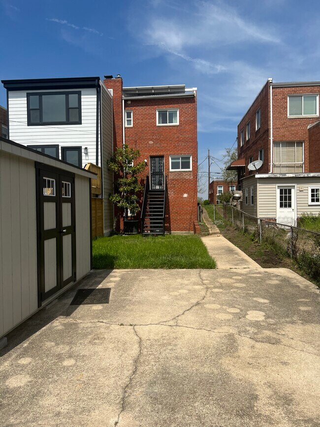 Foto del edificio - 5296 Chillum Pl NE