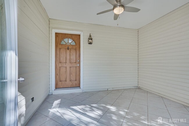 Foto del edificio - 6 Woodbury Rd