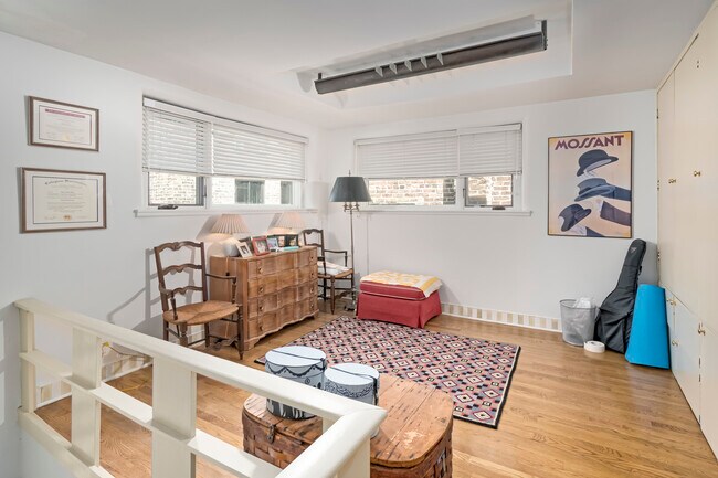 Foto del edificio - 156 W Burton Pl