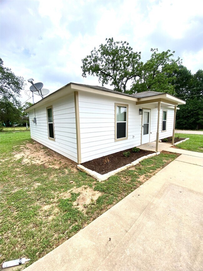 Foto del edificio - 411 Lindley Dr