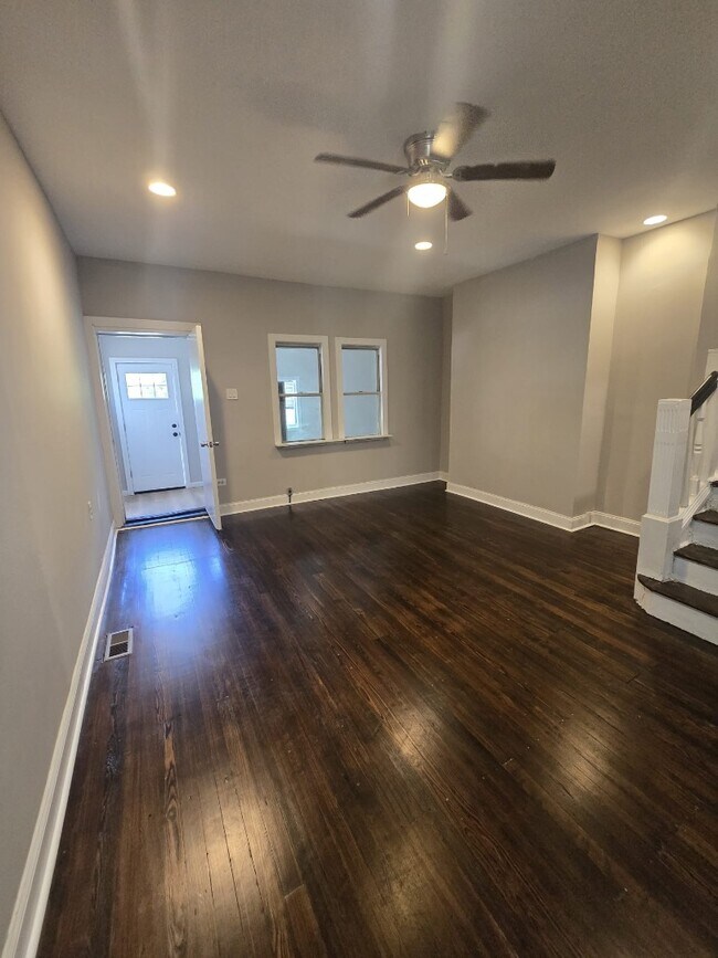 Foto del edificio - 6349 Elmwood Ave