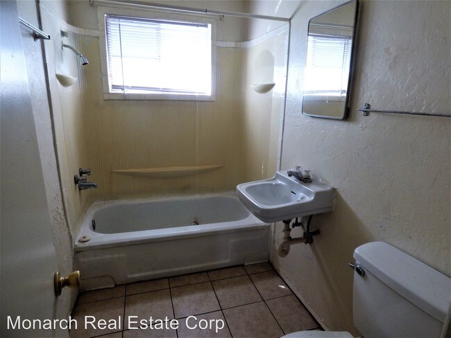 Foto del edificio - 1015 Davis Ave