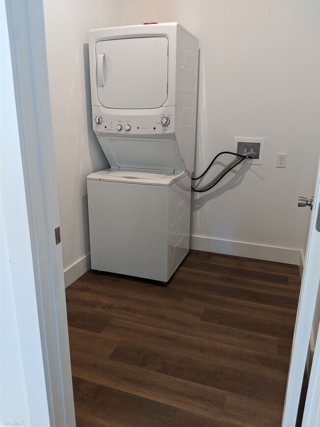 Foto del edificio - 3 br, 2 bath House - 250 Stone Avenue