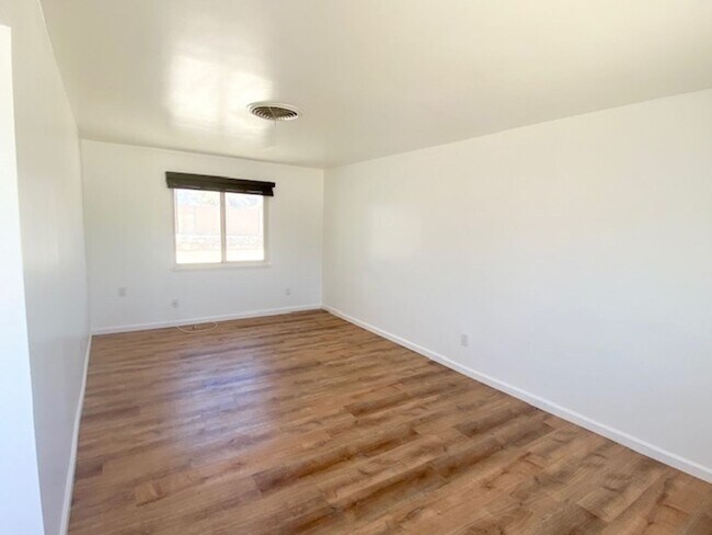 Foto del edificio - **232 Woodham Ave Barstow** Beautiful Spac...